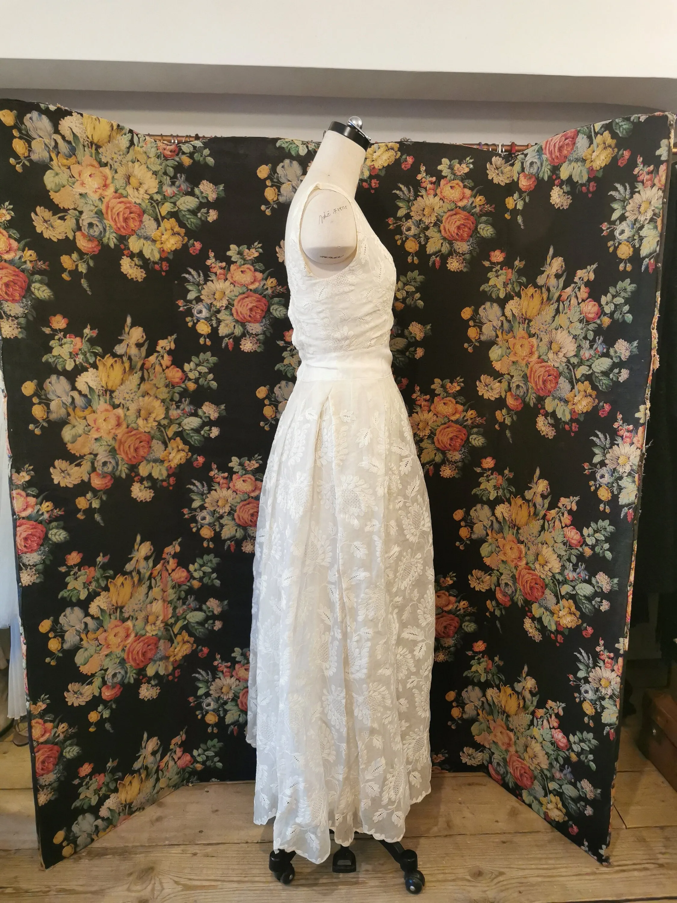 1930s Gorgeous organza lace bridal gown