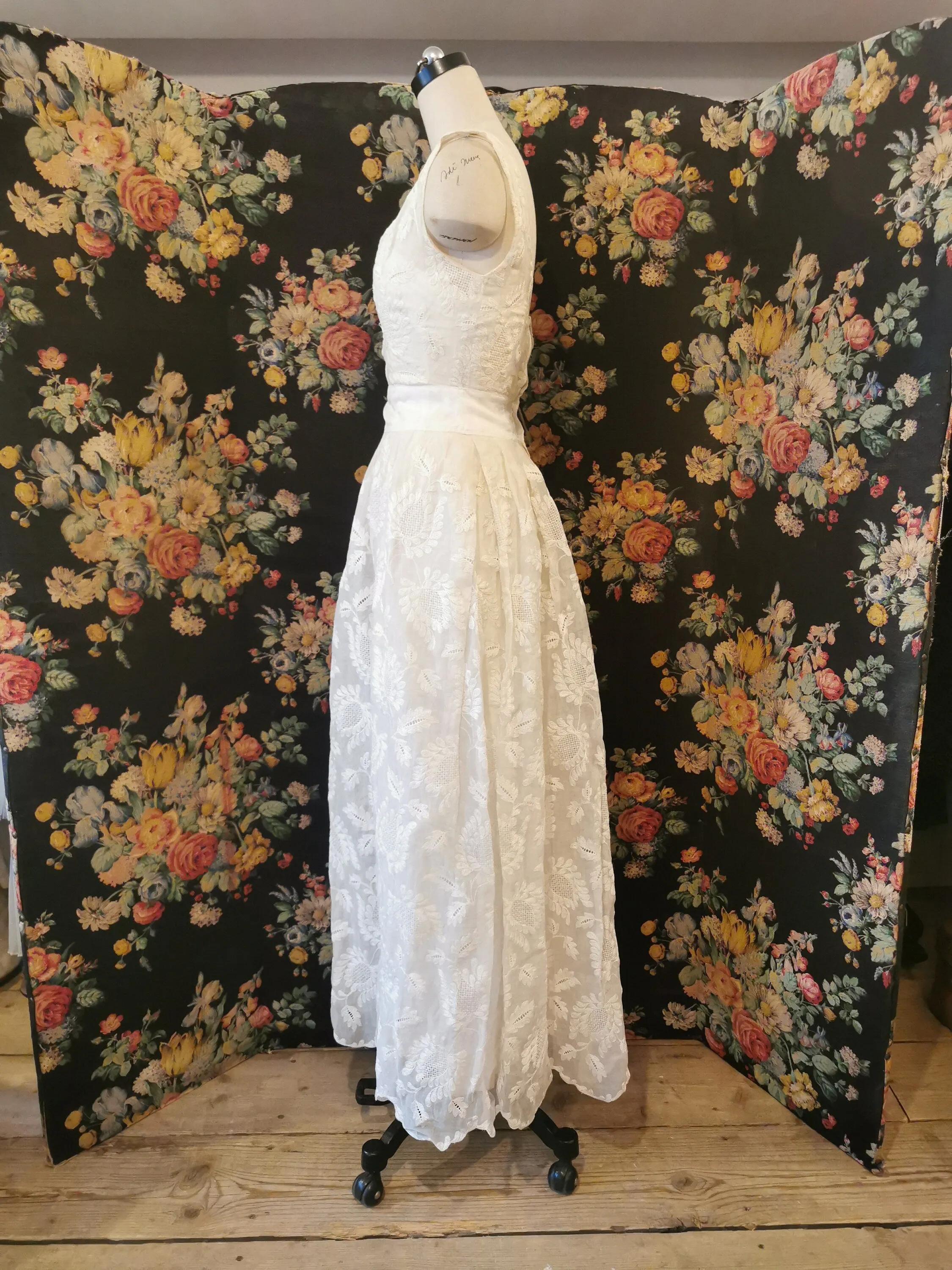 1930s Gorgeous organza lace bridal gown