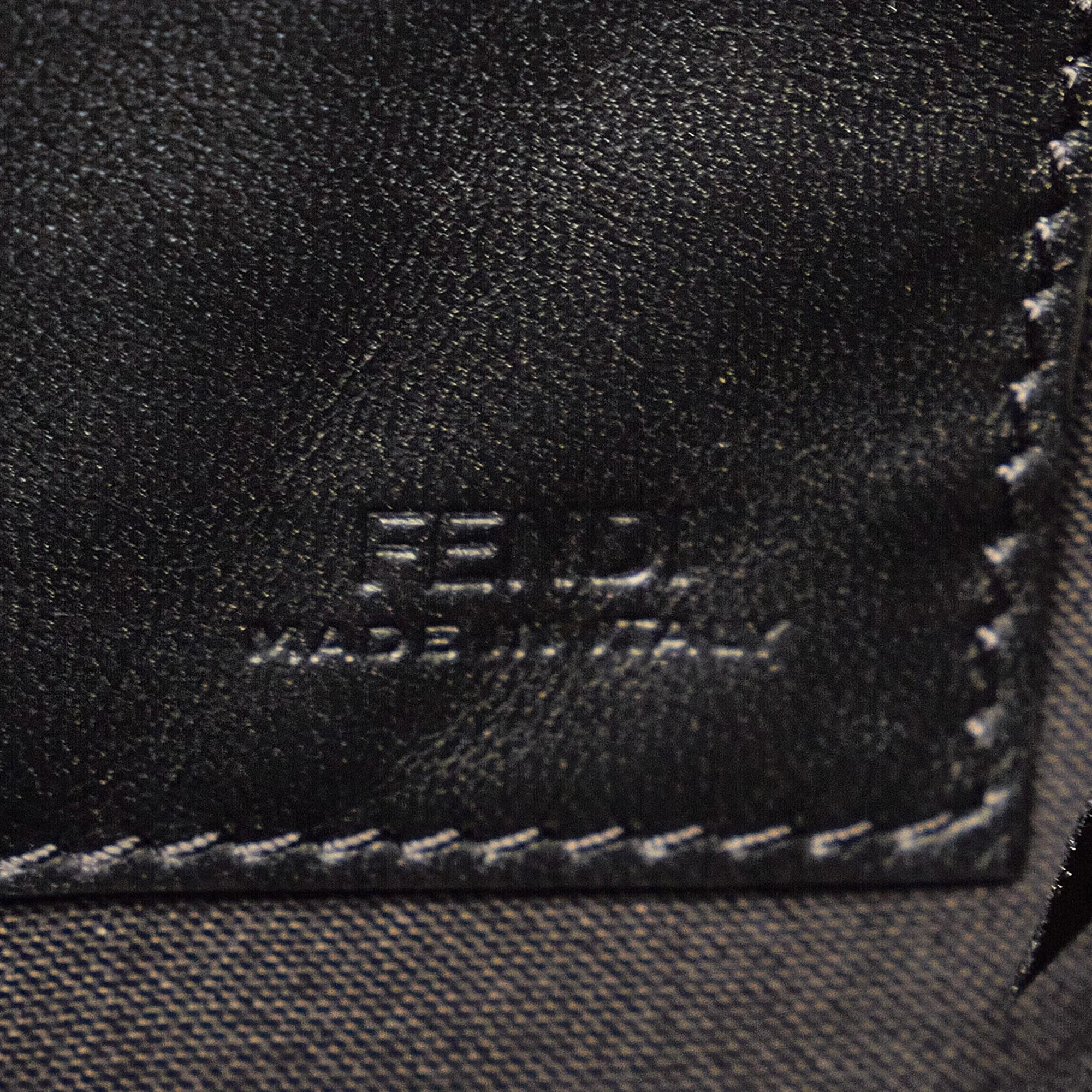 Fendi FF Leather Zip Clutch (SHG-Pnk2mm)