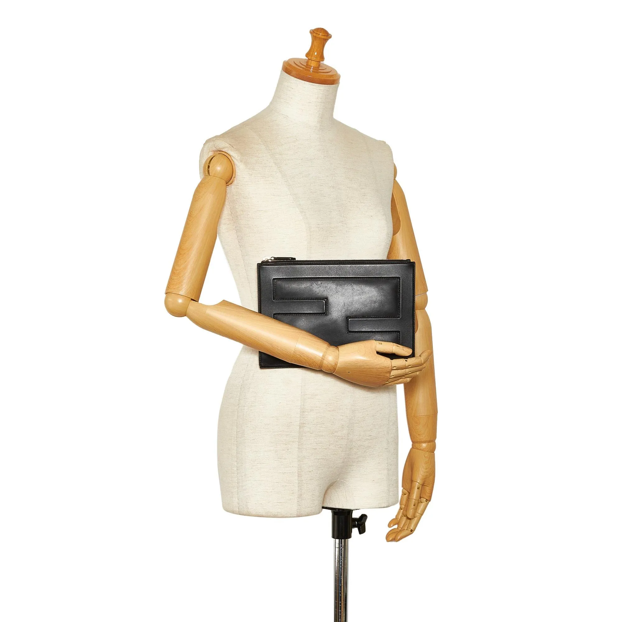 Fendi FF Leather Zip Clutch (SHG-Pnk2mm)