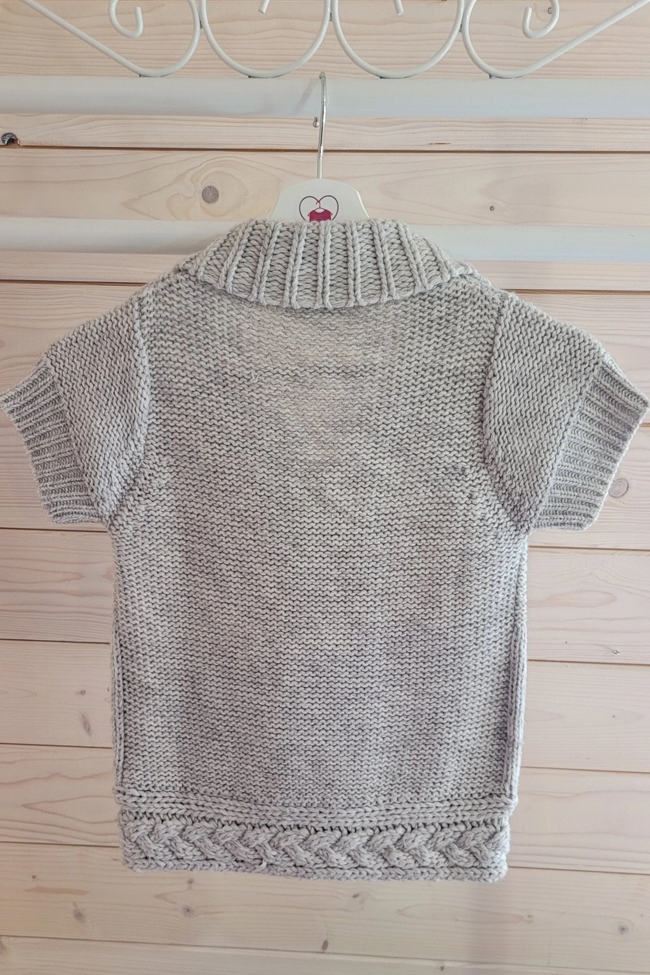 Gorgeous Oatmeal Knit 6-7 years