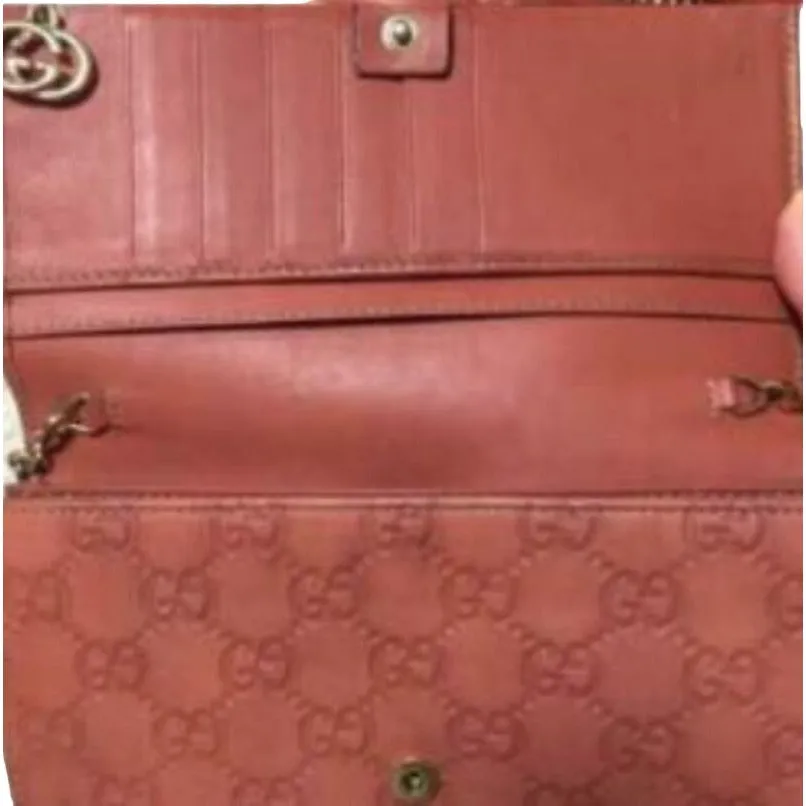 Gucci, salmon colored embossed Guccissima print leather, XL size, wallet on a removable chain