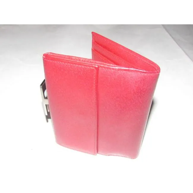 Gucci, true red leather, bi-fold, wallet with a change purse, gold G hinged closure, and lots of interior card slots