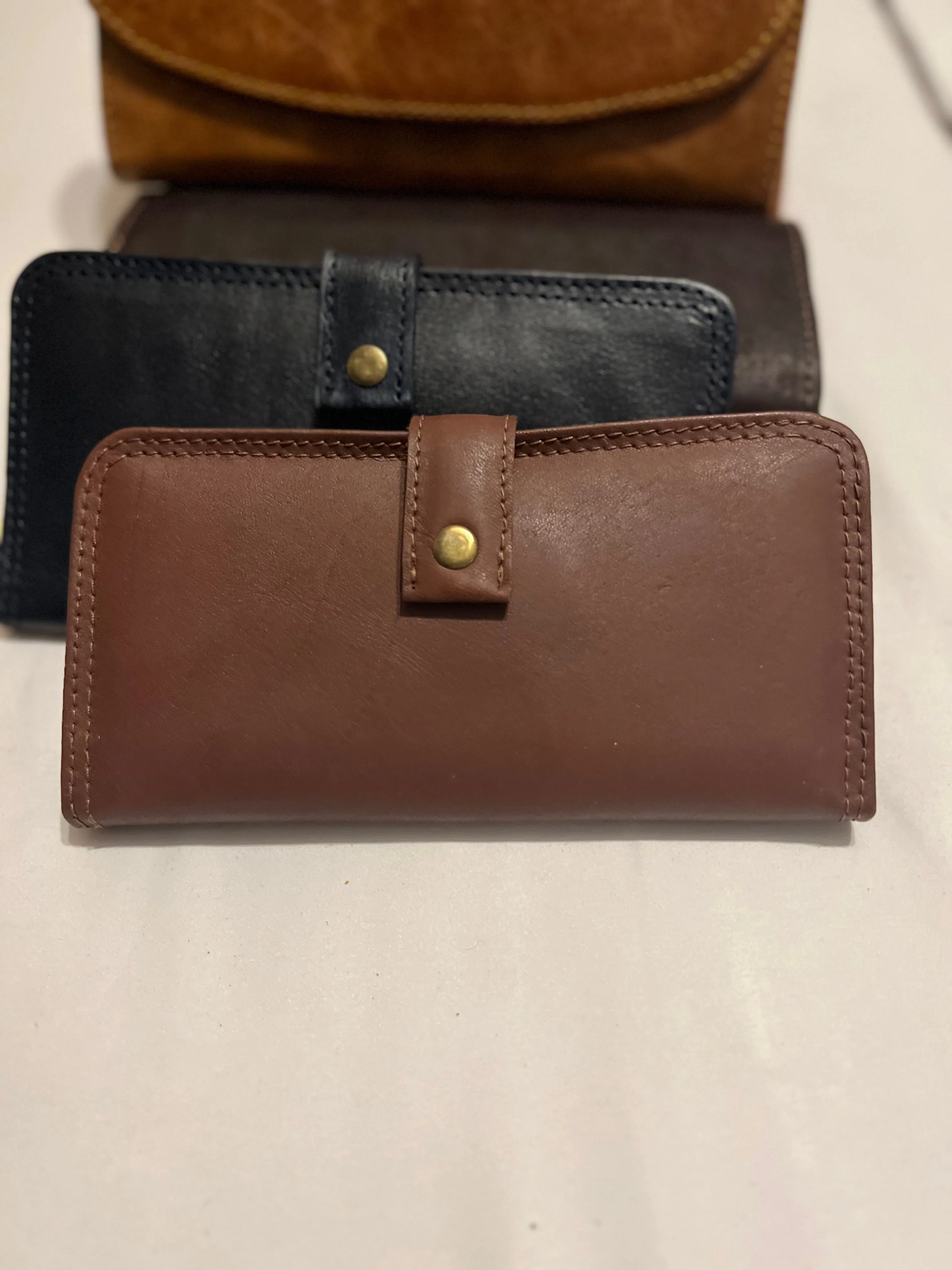 Leather travel wallet with clip