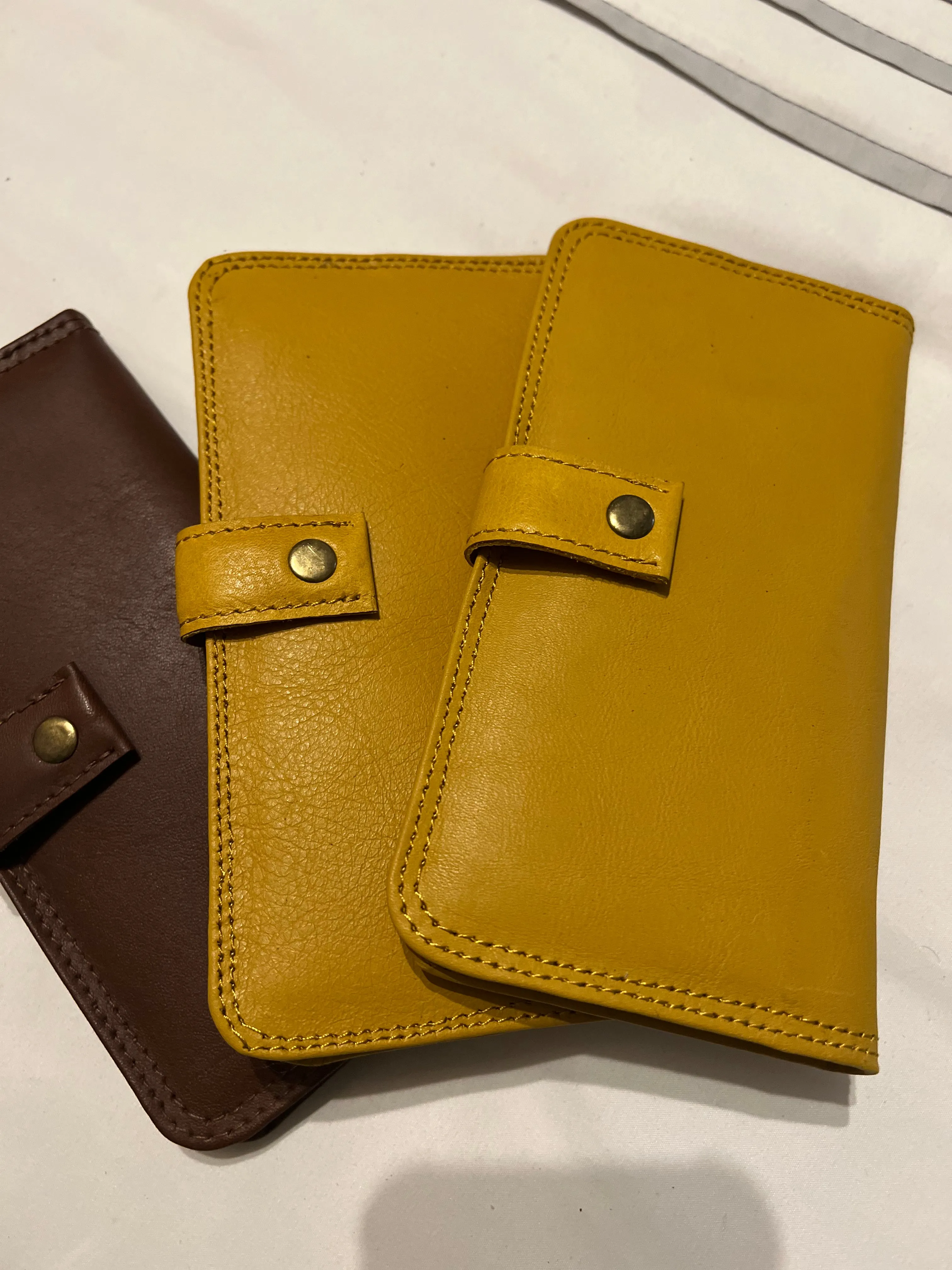 Leather travel wallet with clip