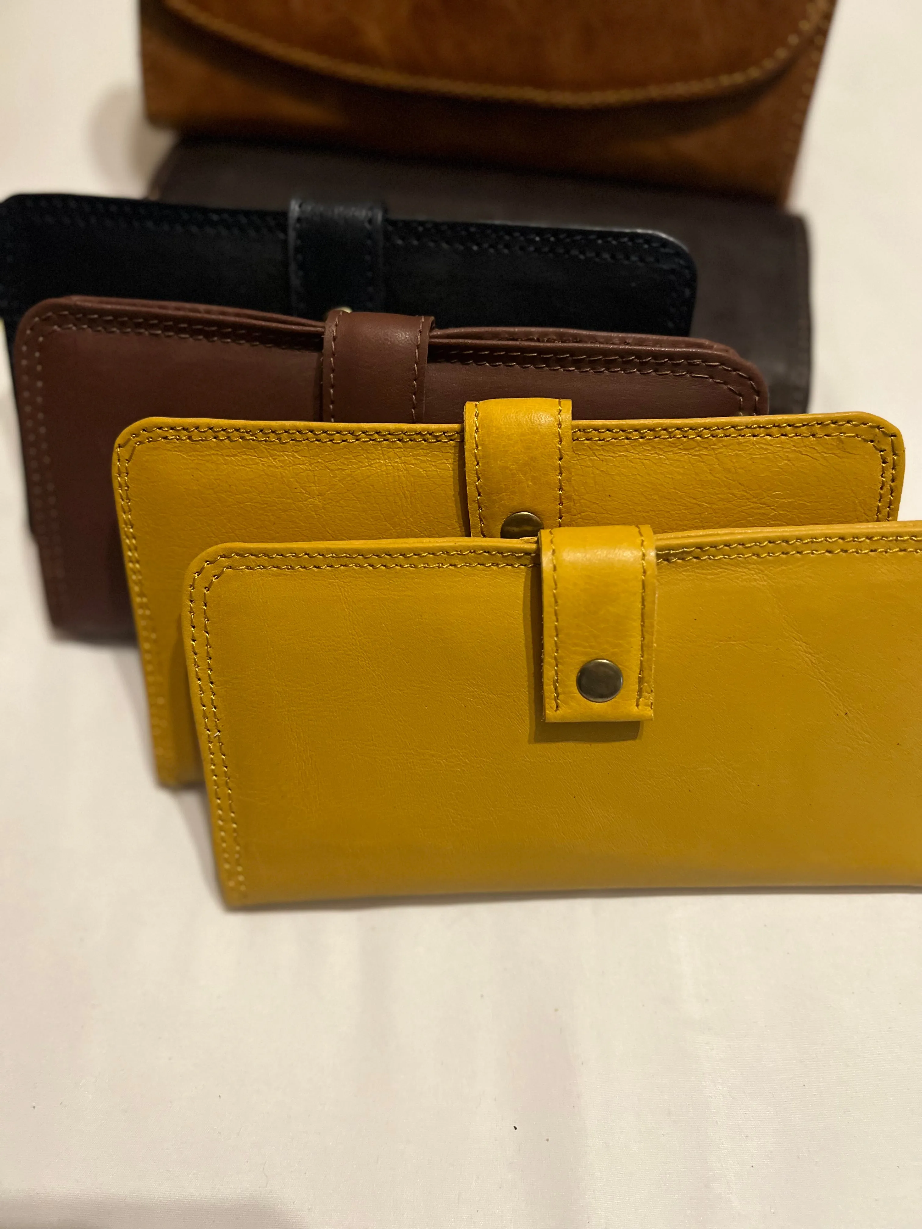 Leather travel wallet with clip