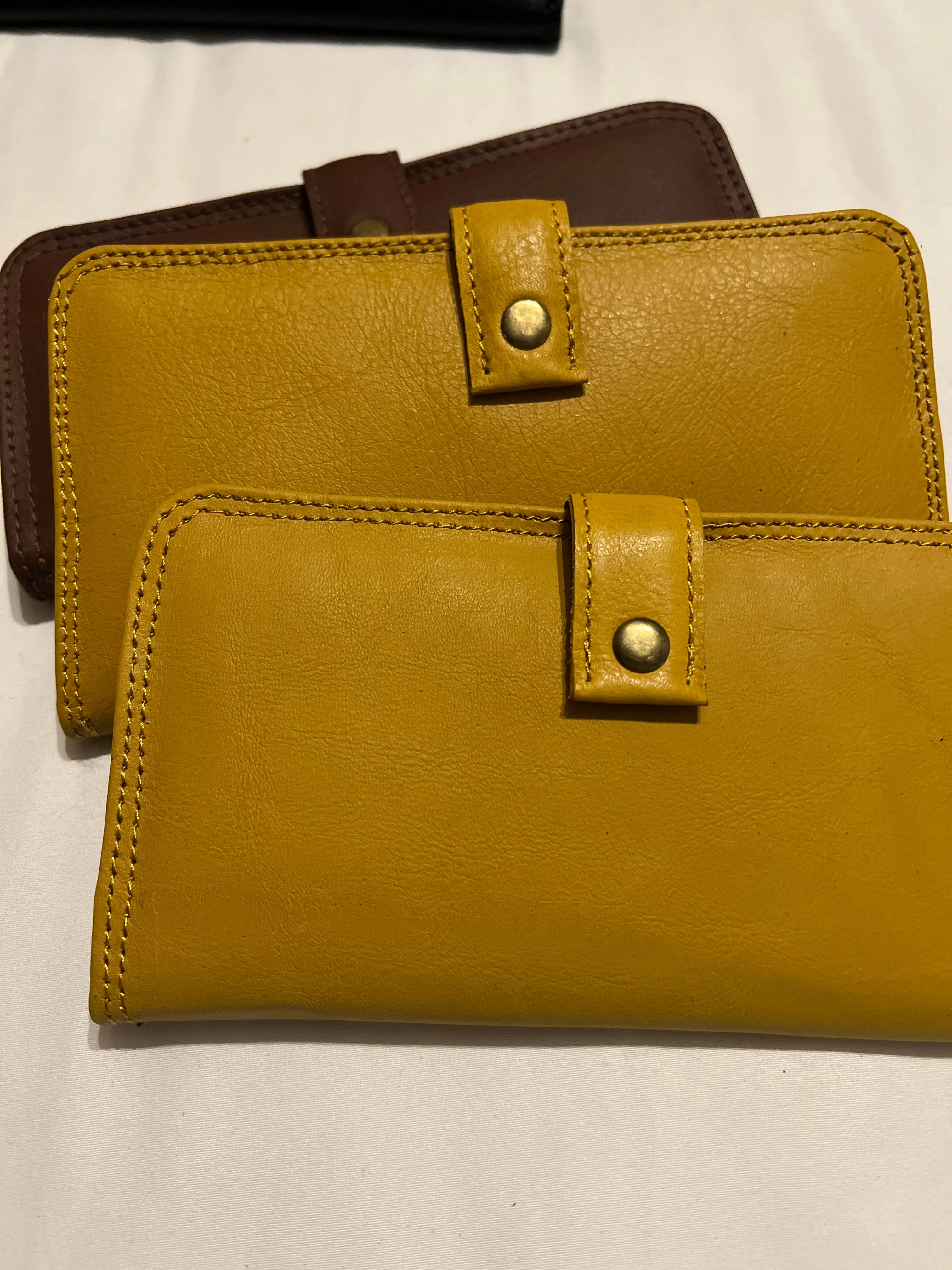 Leather travel wallet with clip