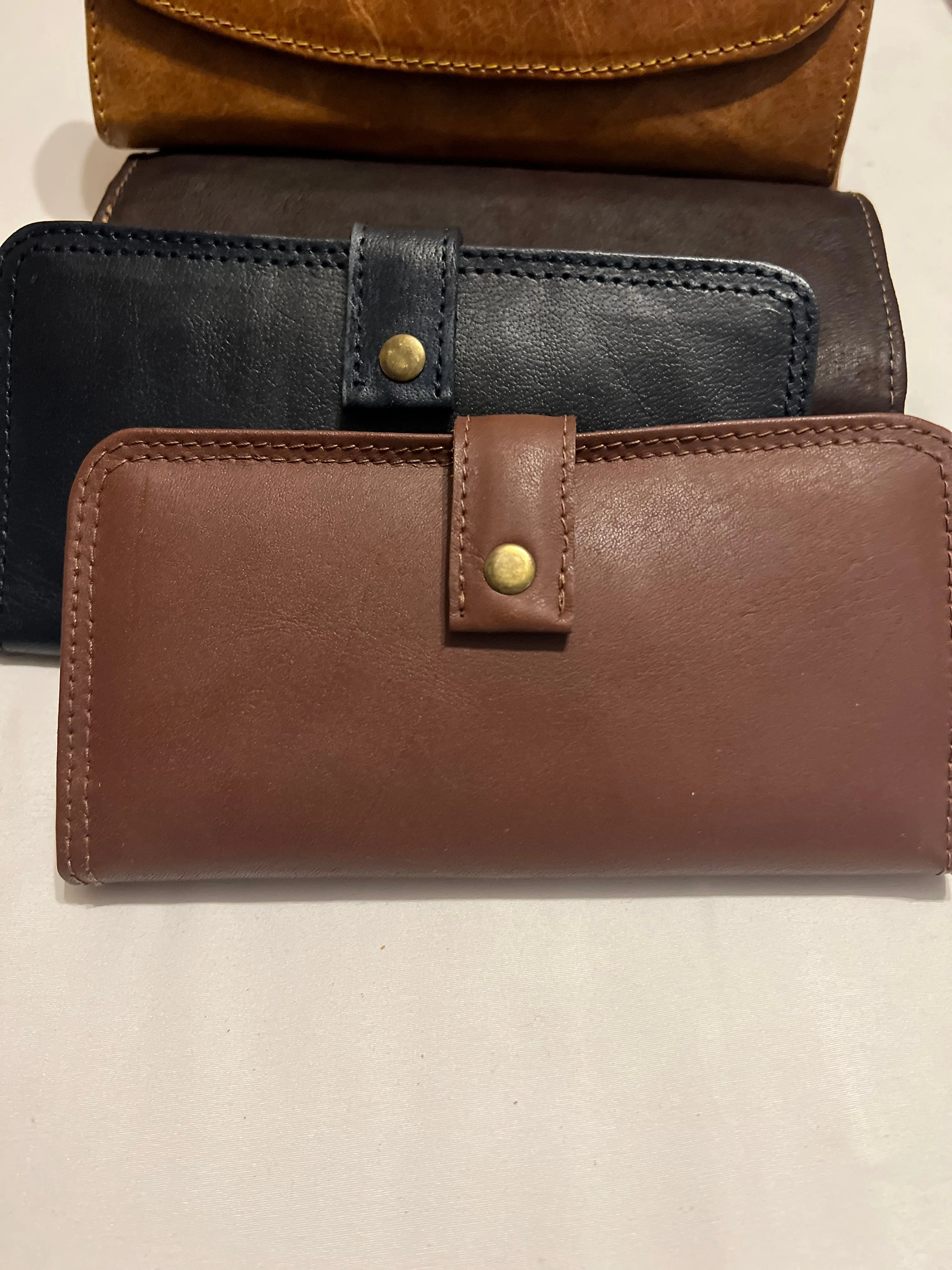 Leather travel wallet with clip