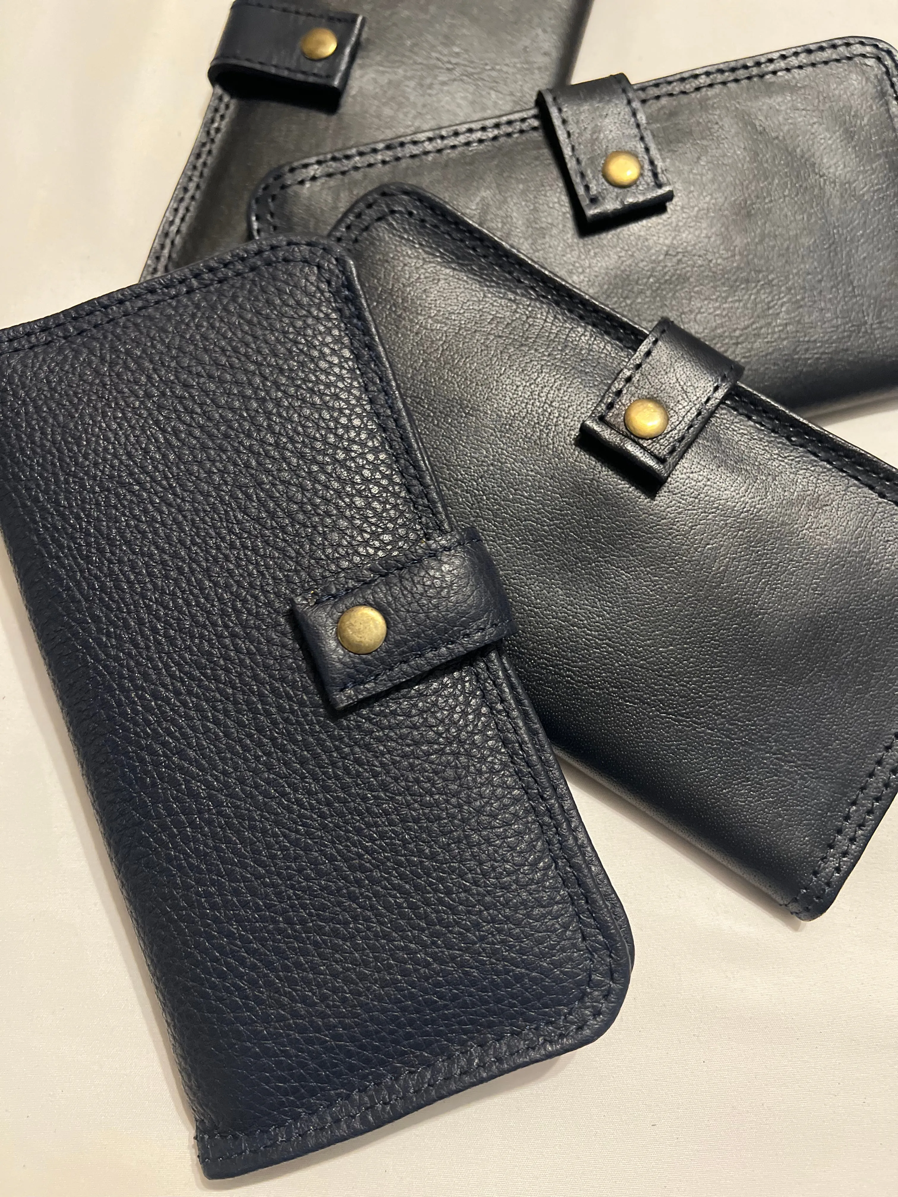 Leather travel wallet with clip