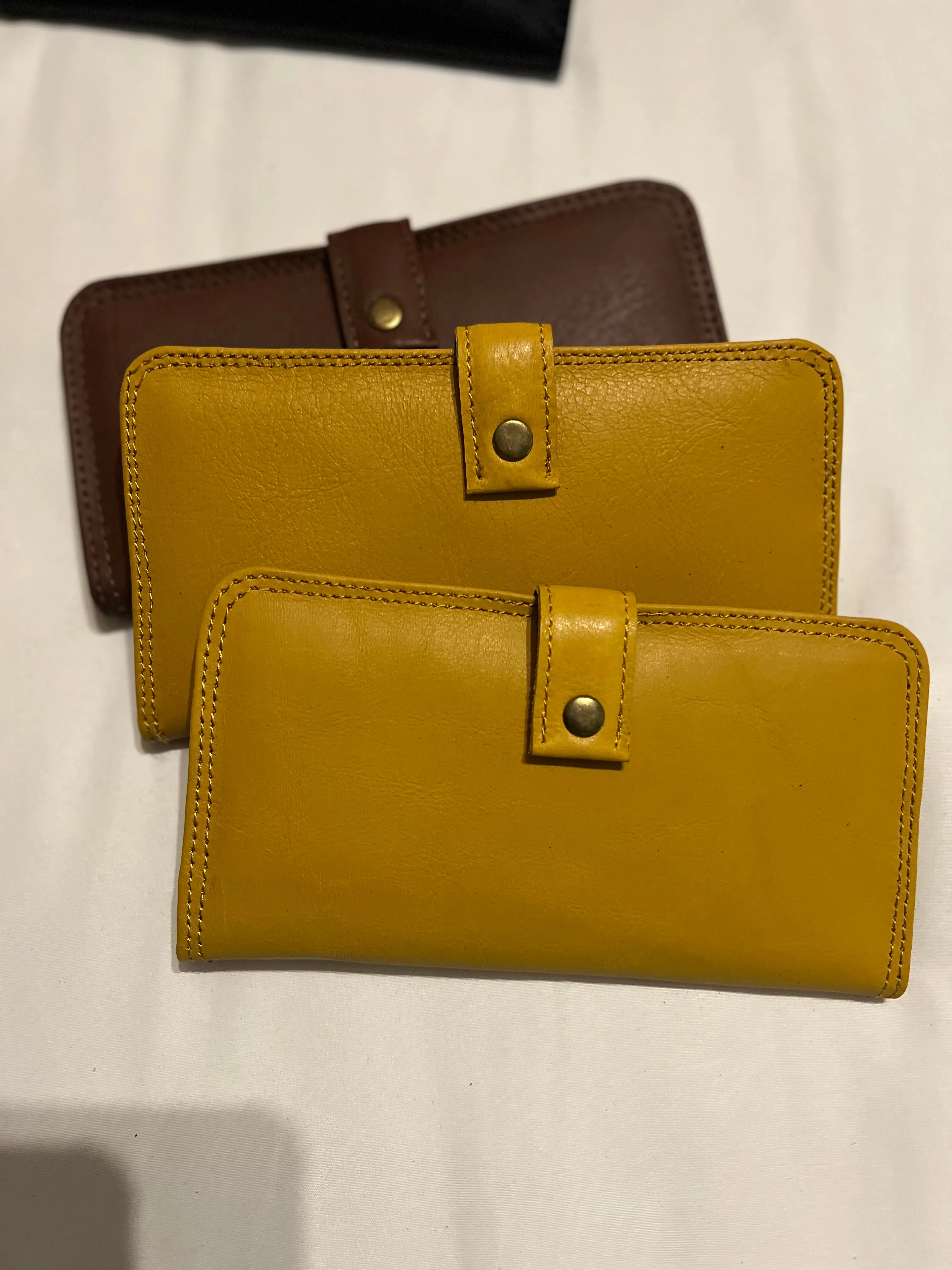 Leather travel wallet with clip