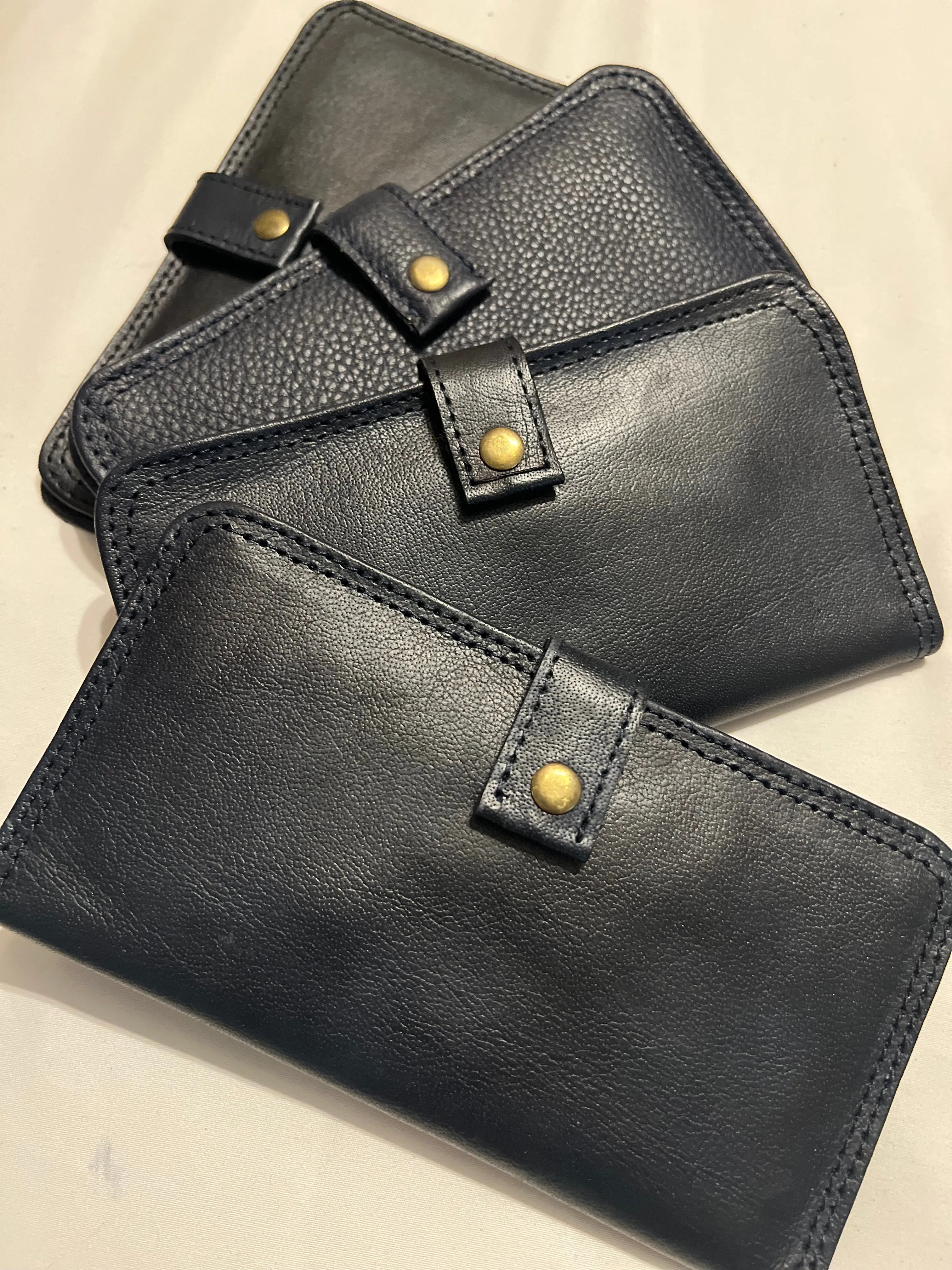 Leather travel wallet with clip