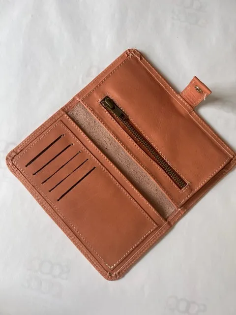 Leather travel wallet with clip
