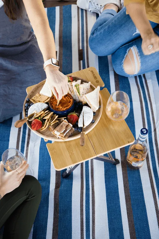 OZTRAIL Cape Series Picnic Table