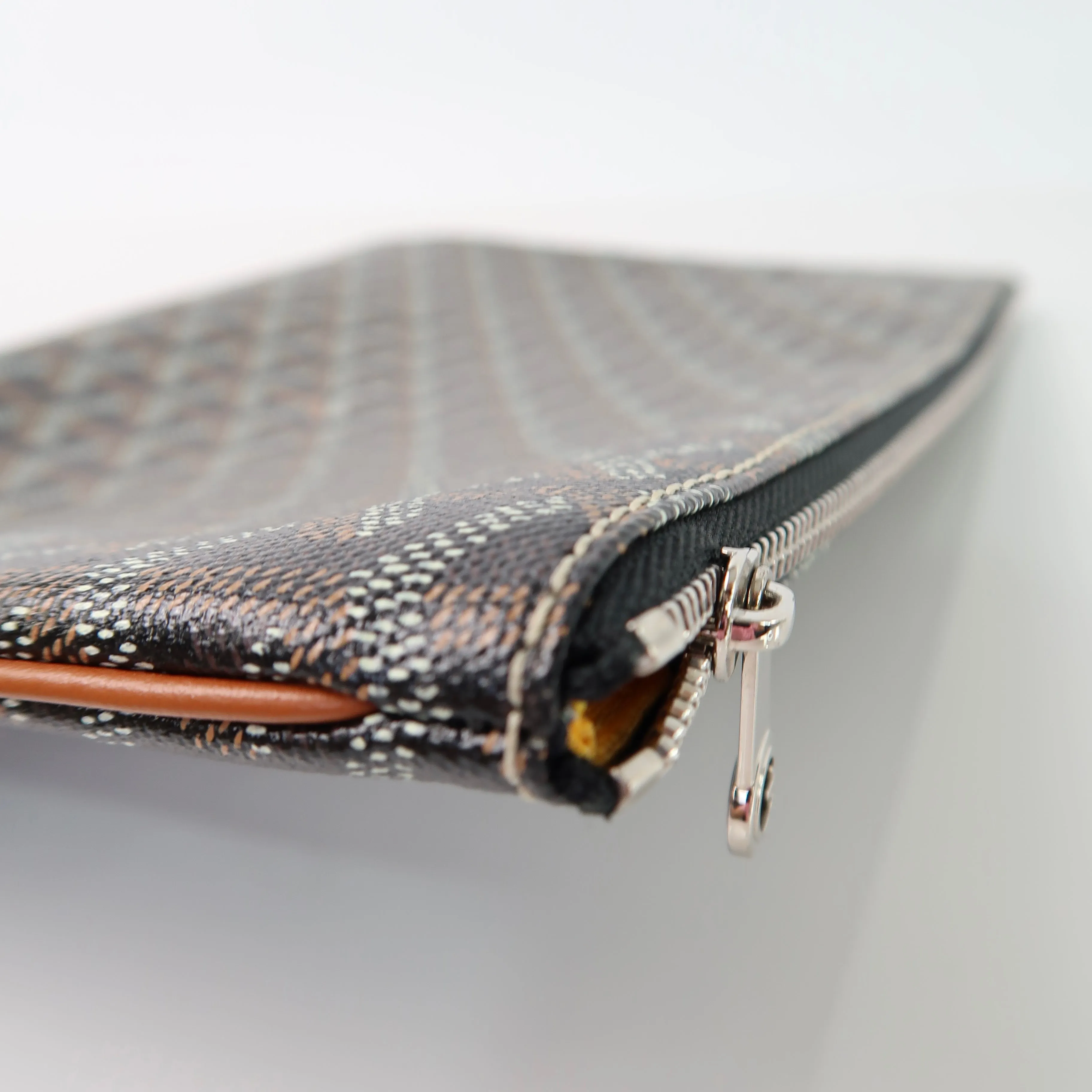 Senat Pouch
