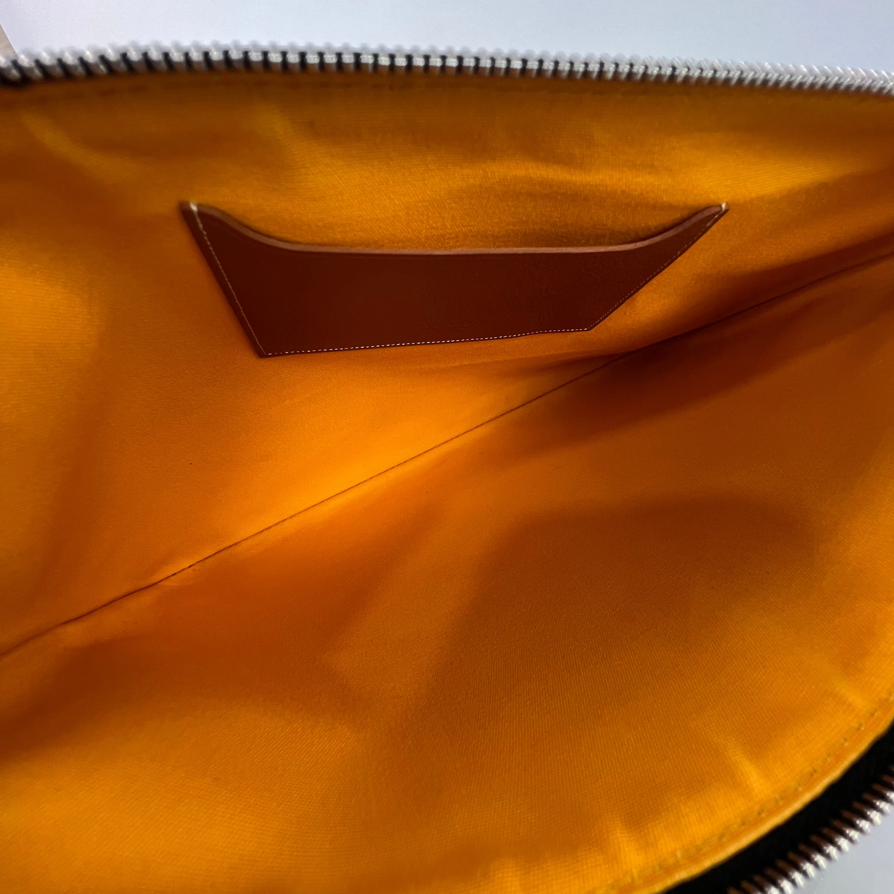 Senat Pouch