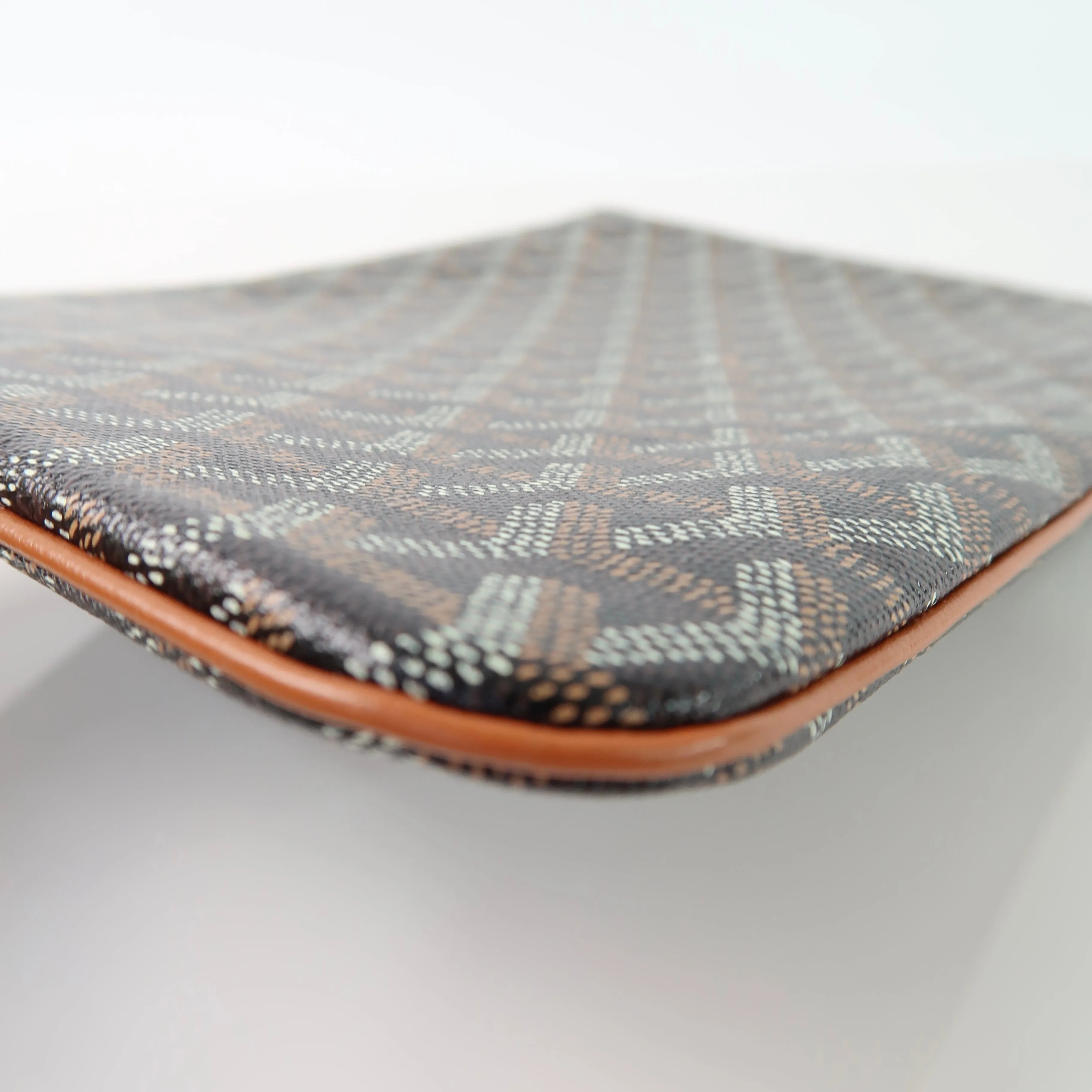 Senat Pouch
