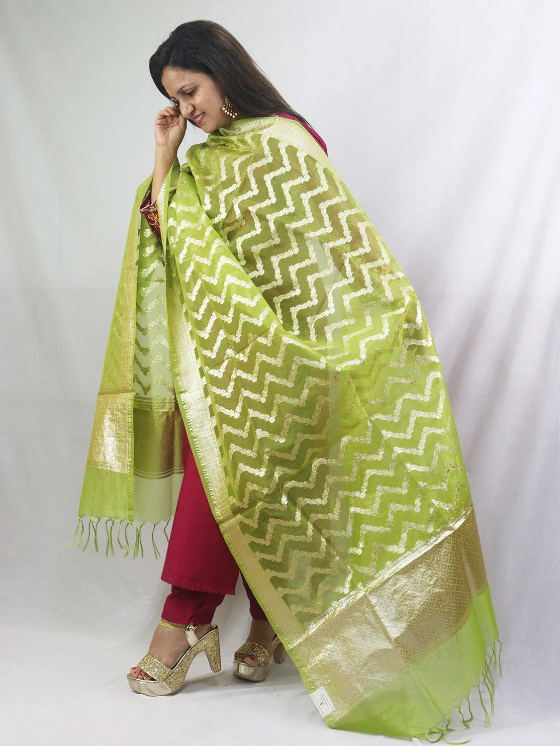 Stunning Green Banarasi Organza Dupatta - Perfect for Any Occasion!