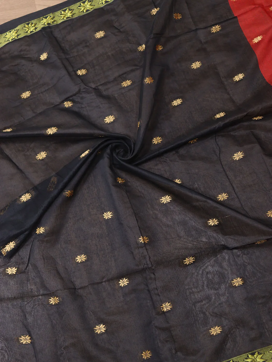 Stunning Red Bengal Cotton Saree for Traditional Look