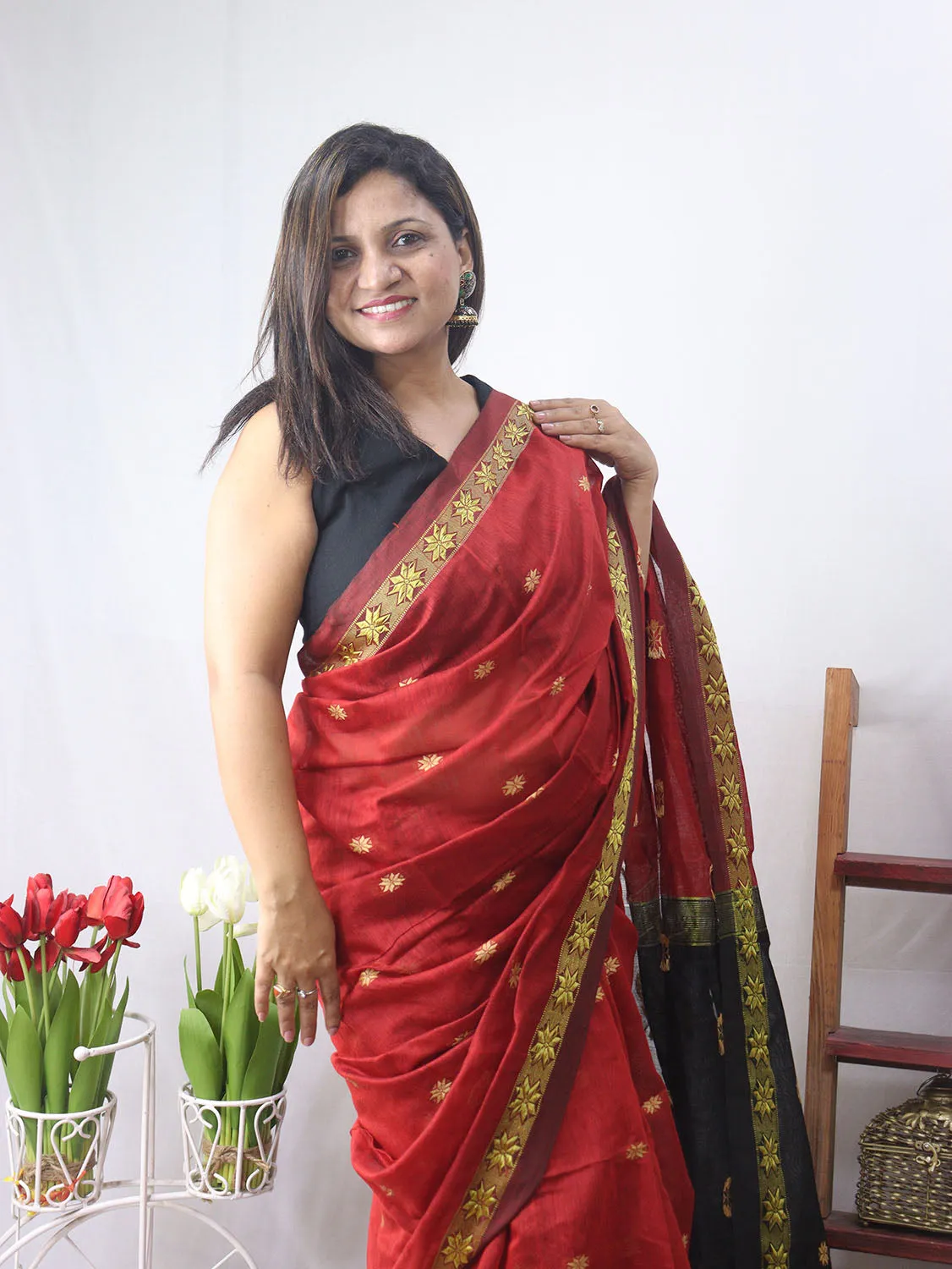 Stunning Red Bengal Cotton Saree for Traditional Look