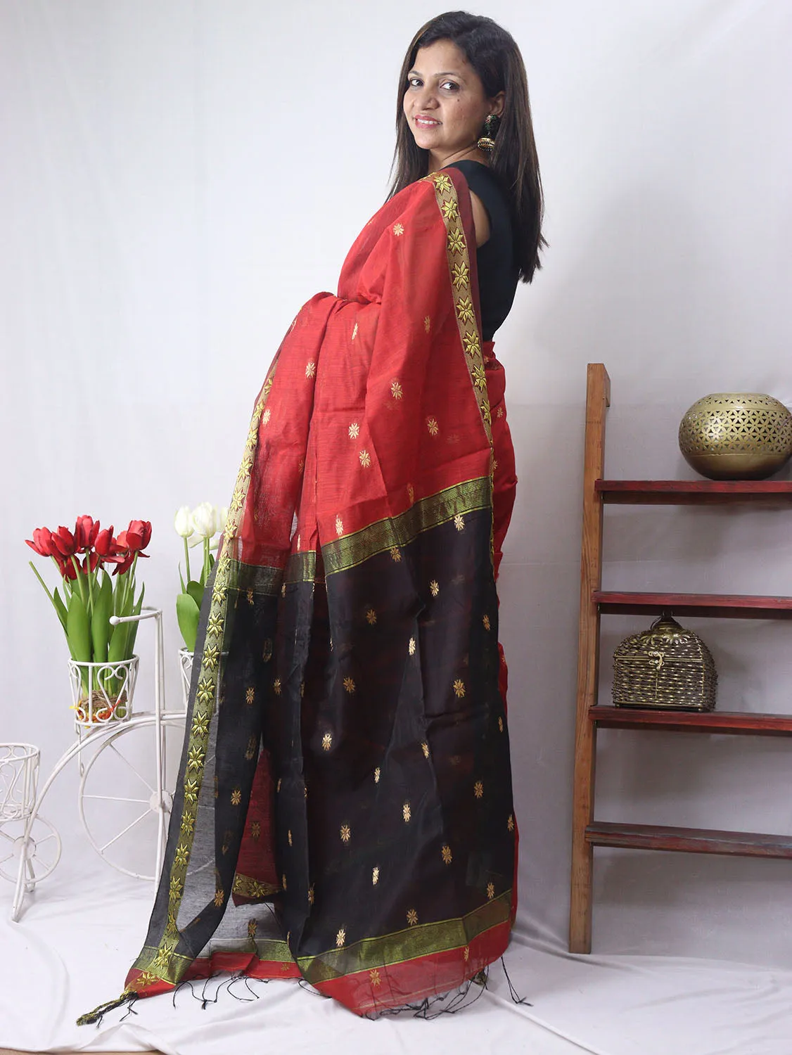 Stunning Red Bengal Cotton Saree for Traditional Look