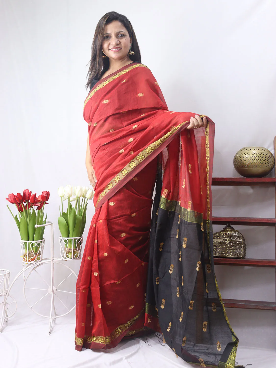 Stunning Red Bengal Cotton Saree for Traditional Look