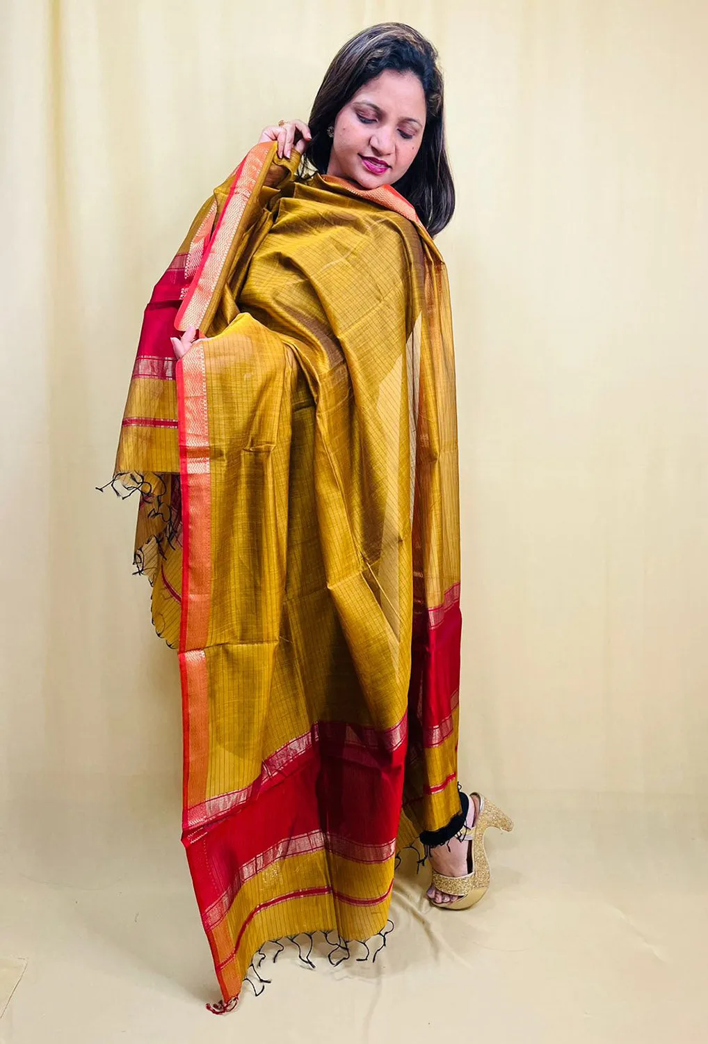 Stunning Yellow Maheshwari Silk Cotton Dupatta - Handloom Crafted